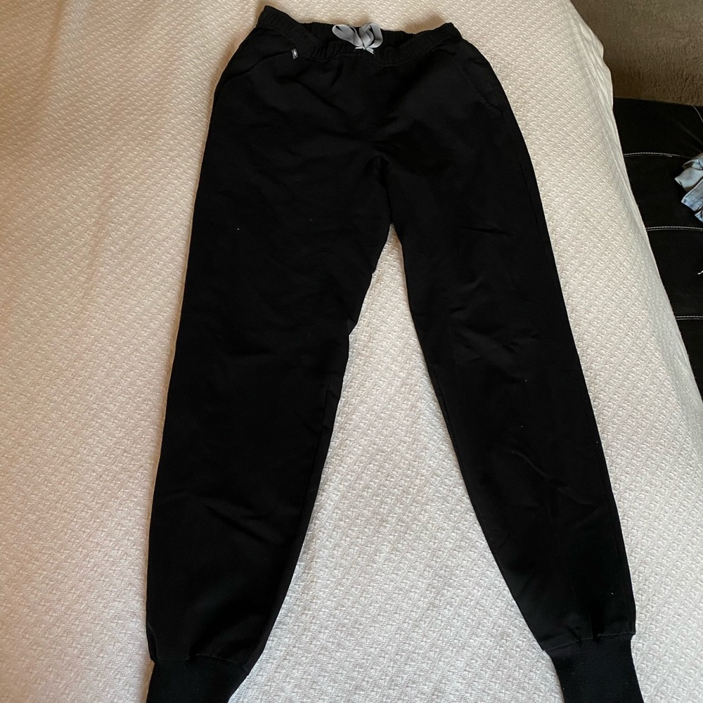 Men’s Figs jogger pants in black size S